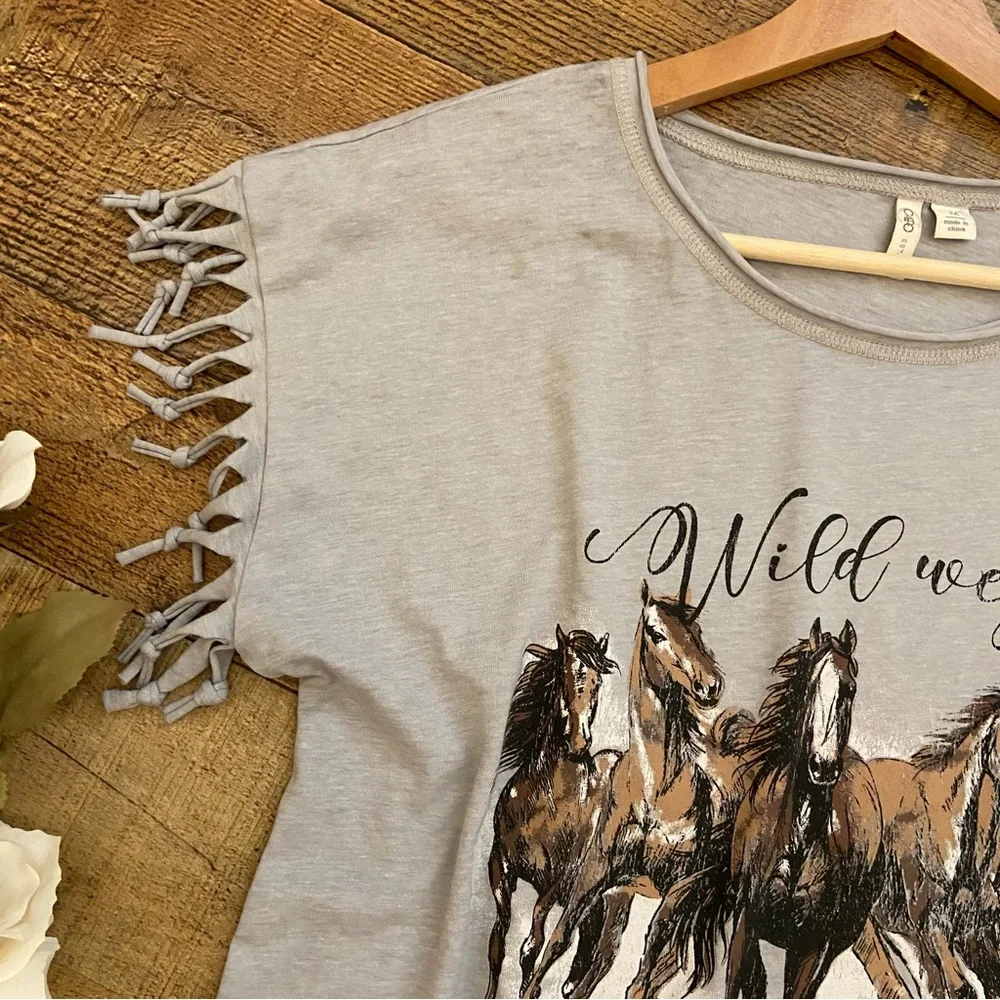 Texas Rodeo Horse Graphic Elevated Tee, Fringe Edges - Picture 4 of 9